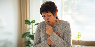 Menschen mit Asthma oder COPD leiden häufig an Atemnot. Fluticason kann ein Fortschreiten der Krankheit verhindern.