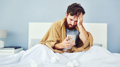 Ob Erkältung oder andere Infektionskrankheit: Männer sind häufig stärker betroffen.