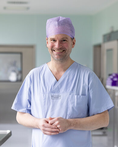 Prof. Dr. Martin Czerny ist Ärztlicher Direktor der Klinik für Herz- und Gefäßchirurgie im Universitäts-Herzzentrum Freiburg – Bad Krozingen und hat die neue Ausgabe der europäischen Leitlinien für Aortenerkrankungen federführend begleitet.