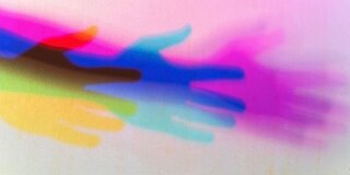 Eine Illustation zeigt eine ausgestreckte Hand mehrfach schemenhaft in verschiedenen Farben.