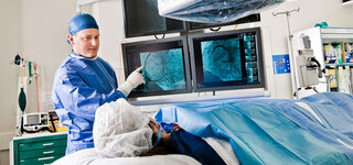Herzkatheter Untersuchung Arzt Monitor Krankenhaus Patient