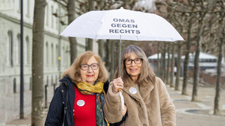 Irene Fromberger (r.) und Jutta Shaikh (l.) engagieren sich sich gegen Rassismus und Ausgrenzung und für Demokratie. ​