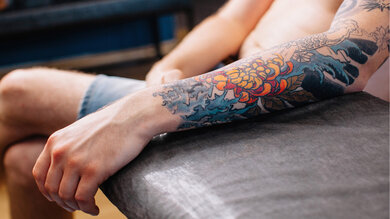 Was genau die Tattoo-Farben im Körper machen, ist unklar