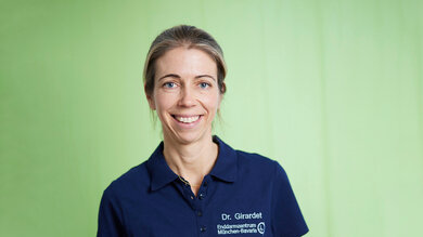 Dr. Verena Girardet, Proktologin und Chirurgin. Sie kümmert sich auch um Enddarmprobleme, die operiert werden müssen.