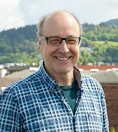 Professor Dr. Martin Schwemmle leitet das Institut für Medizinische Mikrobiologie und Hygiene am Universitätsklinikum Freiburg und forscht selbst zu Influenzaviren.