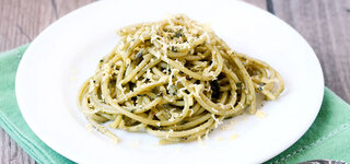 Vollkornspaghetti mit Basilikum