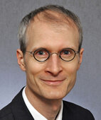 UNSER EXPERTE: Prof. Dr. med. Thomas Klink, München