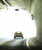 Völlig geblendet: Wer aus einem Tunnel fährt, sieht zunächst nur eingeschränkt