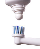 Wer regelmäßig seine Zähne putzt, schützt sie vor Kariesbakterien