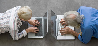 Senioren vor Laptops