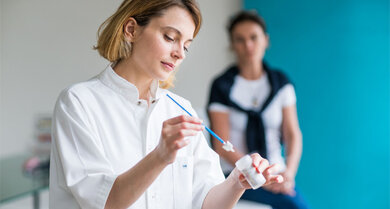 Der Pap-Test hilft Gebärmutterhalskrebs und seine Vorstufen aufzuspüren