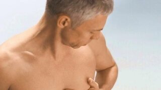 Brustschmerz Nicht Aus Corona Angst Ignorieren Apotheken Umschau