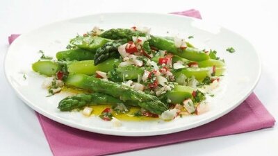 Spargel mit Radischenvinaigrette