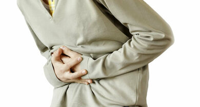 Krampfartige Schmerzen im Oberbauch können auch von der Speiseröhre ausgehen