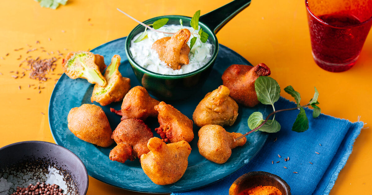 Gemüse-Pakoras mit Raita | Apotheken Umschau