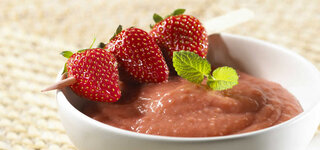 Erdbeeren auf Hirse