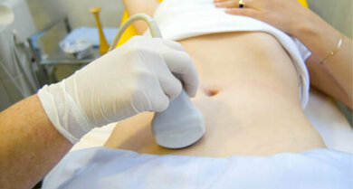 Ultraschall gehört zur Diagnostik bei Schmerzen im Bauch oder Unterleib