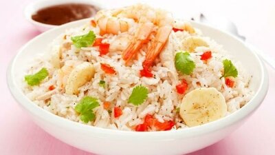 Reissalat mit Shrimps und Bananen 
