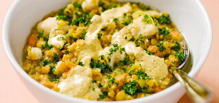Linsen-Gemüse-Eintopf mit scharfen Curry-Kurkuma-Dip