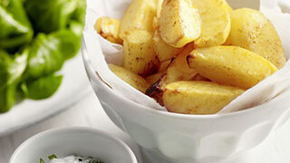 Ofenkartoffeln mit Feta-Dip und Feldsalat