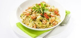 Pasta mit Wirsing und Flusskrebsen mit Salat