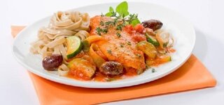 Sizilianisches Hähnchen mit Bandnudeln