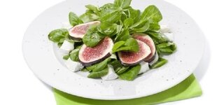 Feldsalat mit Ziegenkäse