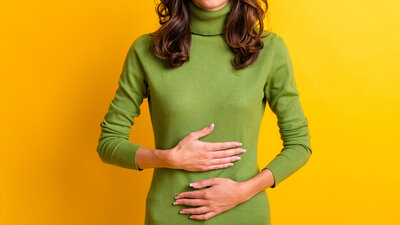 Durchfall und krampfartige Bauchschmerzen: Typische Symptome bei Morbus Crohn.