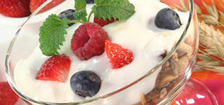 Müsli mit Beeren und Joghurt
