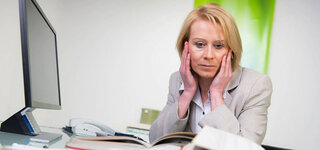 Frau am Arbeitsplatz