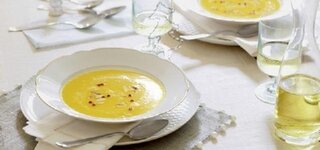 Süßkartoffel-Cremesuppe mit Apfel