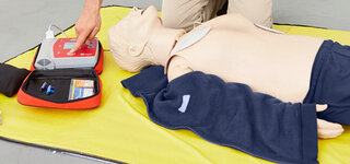Defibrillator Neustart Fur Das Herz Apotheken Umschau
