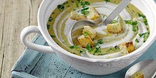 Maronen-Suppe mit Curry-Croutons