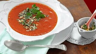 Tomaten-Süßkartoffel-Suppe mit Chili-Gremolata