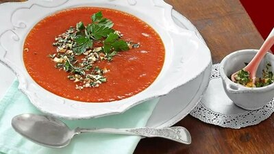 Tomaten-Süßkartoffel-Suppe mit Chili-Gremolata