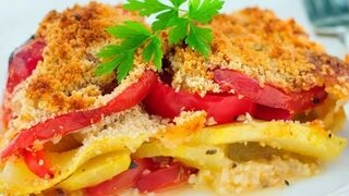 Feta-Gratin mit Tomaten, Paprika und gelber Zucchini