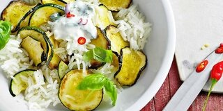 Reis-Zucchini-Salat mit Joghurt