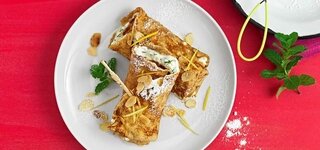 Pfannkuchenrollen mit Minz-Apfel-Quark