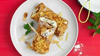 Pfannkuchenrollen mit Minz-Apfel-Quark