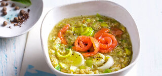 Grünkern-Lauch-Suppe mit Lachs
