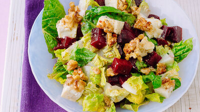Rote Beete-Salat mit überbackenem Fetakäse