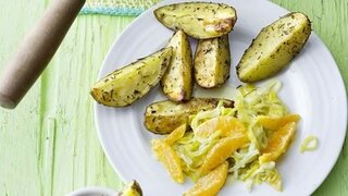 Orangen-Lauch-Gemüse mit Petersilien-Dip