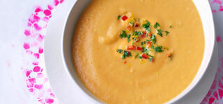 Karottencreme-Suppe mit Orangen-Gremolata