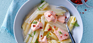 Kohlrabipenne mit Dill und Lachsfilet