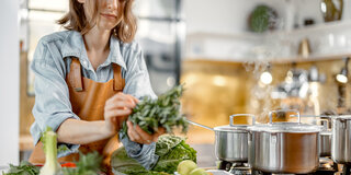 Auch wenn gesund gekocht wird: Besonders Diabetiker sollten bei der Einnahme ihrer Mahlzeiten die Uhrzeit im Blick haben.