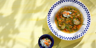 Finnische Gemüse-Krabben-Suppe mit Dip.