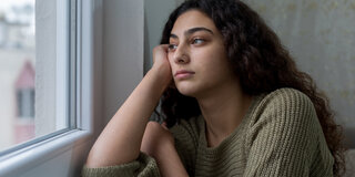 Der Anteil der 15- bis 17-jährigen Mädchen mit einer Antidepressiva-Behandlung stieg nach DAK-Angaben 2021 um 65 Prozent im Vergleich zu 2019.