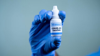 Ein nasaler Corona-Impfstoff soll in Zukunft für bestimmte Personengruppen die Alternative zum Pieks sein.